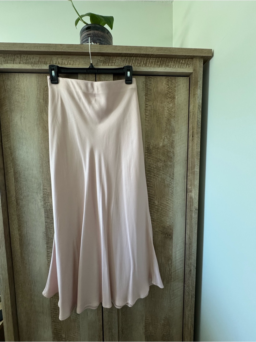 H&M Women's Satin Bias-Cut Skirt in Light Blush